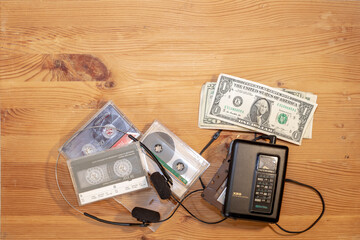 cassettes y dinero