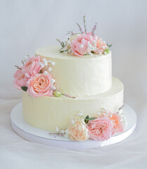 Obraz na płótnie Canvas wedding cake with pink roses