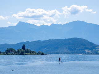 Obraz premium Leisure activities on the shores of the Upper Zurich Lake (Obersee) near Rapperswil, St. Gallen, Switzerland