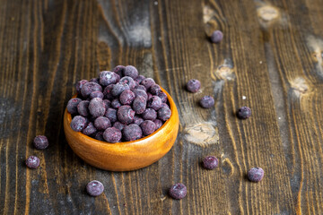 Obraz na płótnie Canvas frozen blueberries on a wooden table