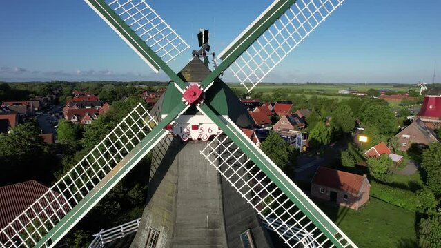 Greetsieler Zwillingsmühlen, Greetsiel, Krummhörn, East Frisia, Lower Saxony, Germany, Europe