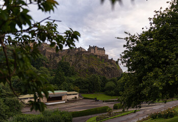Fototapeta na wymiar Photo of the old town of Edinburgh and the castle from the newest part of the city