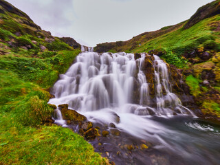 Fototapeta na wymiar Cascada Sheep's Waterfall Islandia Norte