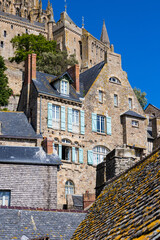 Façade de granite d'une maison du Mont Saint-Michel