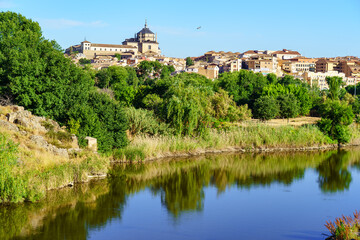 Fototapeta na wymiar Panoramic view of the city of Toledo along the Tagus River on a sunny day.