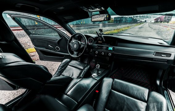 Seattle, WA, USA
March 1, 2022
Black BMW M5