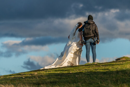 sesja ślubna w zachodzącym słońcu