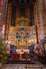 Fototapeta na wymiar Interior of the amazing St. Mary Basilica of Krakow, Poland