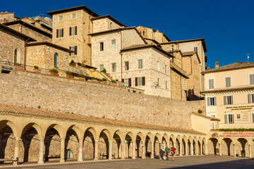 Fototapeta premium ASSISI, ITALY, 6 AUGUST 2021 Historic buildings next to the church