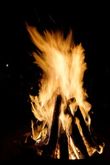 Lagerfeuer bei Nacht
