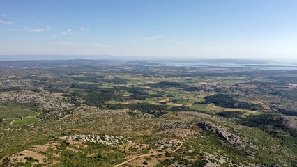 Fototapeta na wymiar survol du massif des Corbières dans le sud de la France, Aude, Occitanie