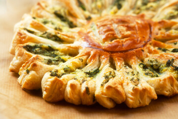 Delicious pie with spinach and ricotta cheese in the shape of a sunflower