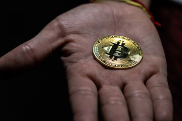 A real bitcoin in hand ready to buy.
Representation of real bitcoin, bitcoin currency.
Latino with bitcoin.
Fall of bitcoin worldwide, many losses of profits.
Hodl bitcoin. Long term bitcoin gains.
