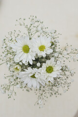 white flower centerpieces for weddings