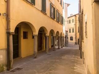 Fototapeta na wymiar Italia, Toscana, provincia di Arezzo, il paese di Poppi, strade del centro storico.