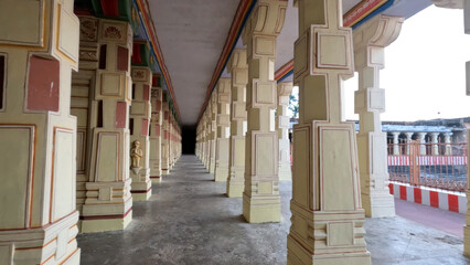Fototapeta premium Corridors of Ramanathaswamy Temple, Rameshwaram, Tamil Nadu, India