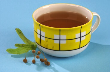  Hot tea with linden blossom