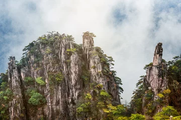 Papier Peint photo autocollant Monts Huang vue depuis la terrasse rafraîchissante dans la montagne Huangshan, connue sous le nom de montagne jaune, Anhui, Chine.
