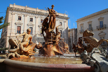 baroque fountain (diana fountain) in syracusa in sicily (italy)  - obrazy, fototapety, plakaty