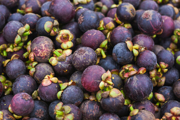 figs on a market stall