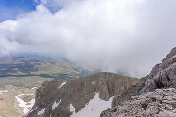 Fototapeta premium Scenic views of Geyik Mountain summit, Geyik Dağı (2 884m) at Eğrigöl plateau, Gündoğmuş, Antalya