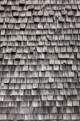 Facade clad with wooden shingles.
Schingles on building. 
Fassade verkleidet mit Schindel aus Holz.
Schindel auf Gebäude.