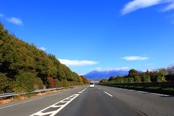 秋の東名高速道路