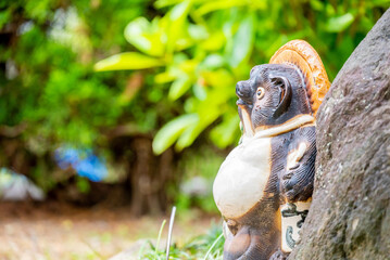 庭の置物タヌキ