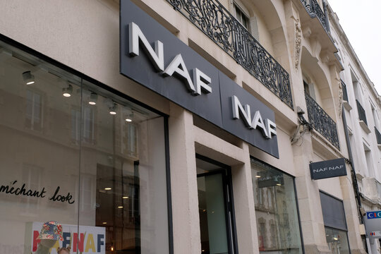 Vannes, France, 10 juin 2022 : Magasin de l'enseigne Naf Naf dans la ville de Vannes