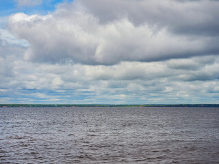 Obraz premium The front view in the morning sky is bright blue with transparent white clouds. And the ocean depths of indigo in daylight. A feeling of calmness, coolness, relaxation. An idea for a cool background a