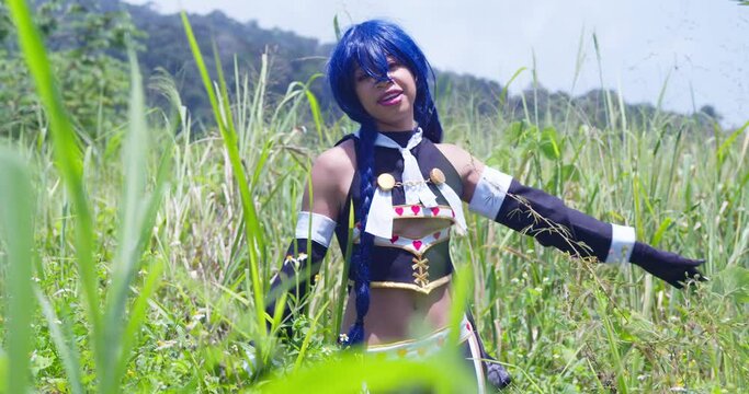 Wendy Belserion cosplayer playing in a grass covered field