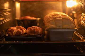 Brioche feuilletée tressée baking in the oven