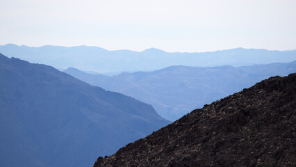Obraz premium Distant Mountains in Death Valley, California