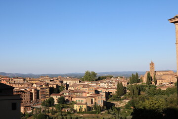 Fototapeta na wymiar Vista para a cidade de Siena, Itália.