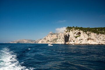 Obraz premium Limestone cliffs near Cassis, boat excursion to Calanques national park in Provence, France