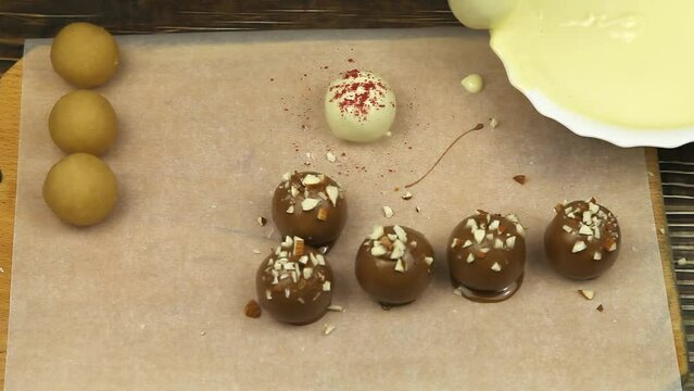 Glazing white chocolate candy