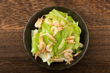 桜えびと春キャベツの炒め物