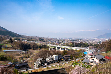 Fototapeta premium 春の甲州市の街並み
