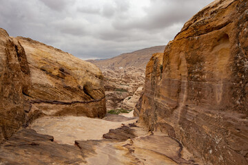 Obraz premium Rocky sandstone mountains landscape in Jordan desert near Petra ancient town, Jordan