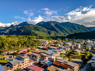 Fototapeta premium view of the village of tingo maria peru