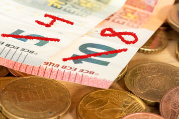 Euro Geldscheine und Münzen und die Inflation