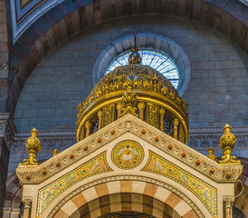 Obraz premium Cathedral Saint Mary Mejor Basilica Golden Dome Altar Marseille France