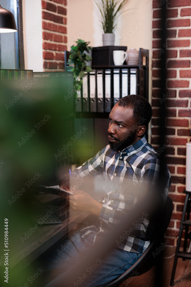 Aufkleber hedge fund trader analyzing market trend while sitting at workstation having documentation clipboard