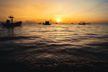 Fototapeta na wymiar sunset on the sea on the island
