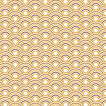 Seamless japanese wave pattern. Repeating ocean water curve chinese texture. Gold and white line art vector illustration. Vintage geometric shape background. Retro sea ornament