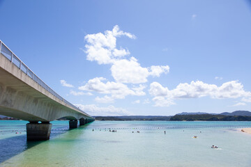 沖縄の海と橋