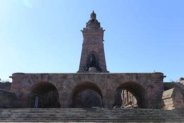 Kyffhäuser Denkma, auch Barbarossadenkmal, ist ein Kaiser-Wilhelm-Denkmal im Kyffhäusergebirge...
