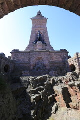 Kyffhäuser Denkma, auch Barbarossadenkmal, ist ein Kaiser-Wilhelm-Denkmal im Kyffhäusergebirge der ehemaligen Reichsburg Kyffhausen. Sachsen-Anhalt, Deutschland, Europa  
