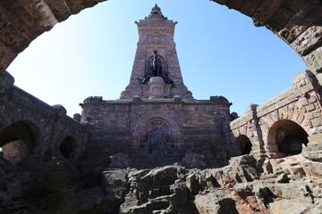 Kyffhäuser Denkma, auch Barbarossadenkmal, ist ein Kaiser-Wilhelm-Denkmal im Kyffhäusergebirge...