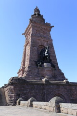 Kyffhäuser Denkma, auch Barbarossadenkmal, ist ein Kaiser-Wilhelm-Denkmal im Kyffhäusergebirge...